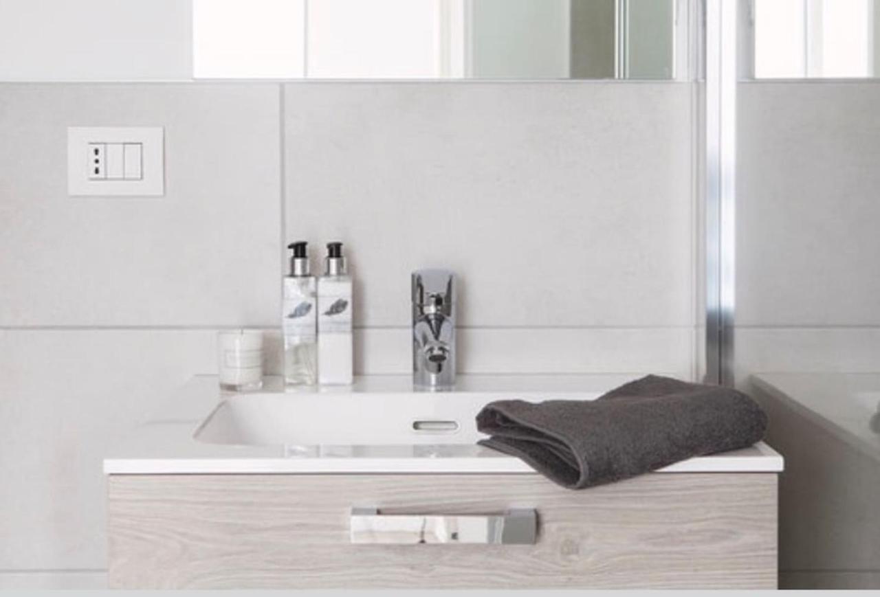 Ulivi Luxury Loft & Pool - The House Of Travelers Appartement Carate Urio Buitenkant foto